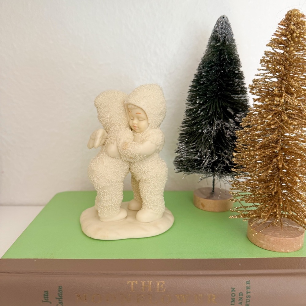 Department 56 Snowbabies Hugging Figurine 4” Vintage Christmas Decor